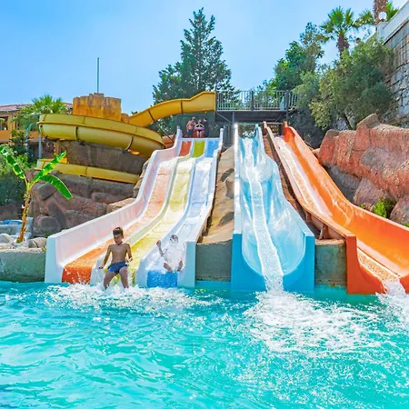 Sahara Aqua Halal Hotel 4*